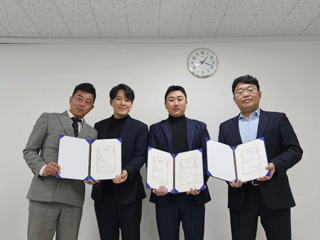 사진= 왼쪽부터 라이카 손해사정(주) 김진구 이경호 공동대표, GOLDEN PB CENTER 김종익 대표, 나이스택스세무 천종욱 대표세무사
