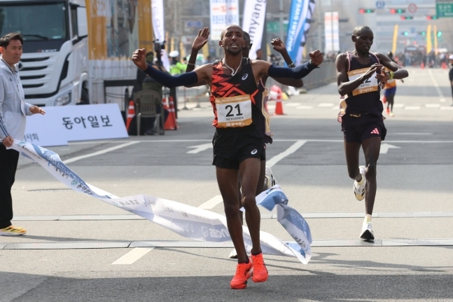 사진=서울마라톤 남자 국제부 1위 머코넌