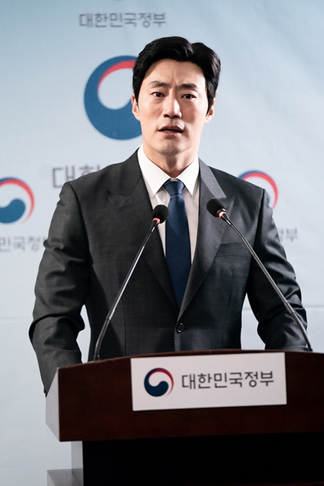 ‘지배종’ 이희준, 대한민국 국무총리로 전격 변신…압도적 카리스마 선사