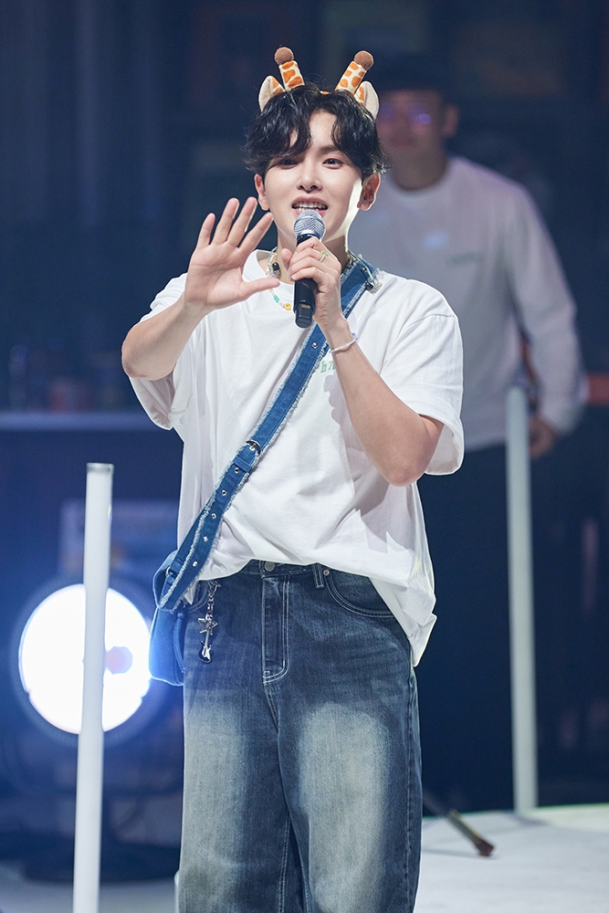 슈퍼주니어 려욱, 8년 만의 솔로 콘서트 전석 매진 성황…“제 목소리로 온전하게 채운 무대, 모두에게 만족스러운 기억되길”