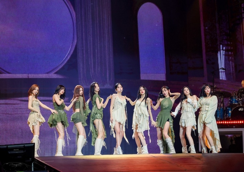 트와이스, 美 라스베이거스 얼리전트 스타디움 가득 채운 뜨거운 환호…최고조 현지 인기 입증