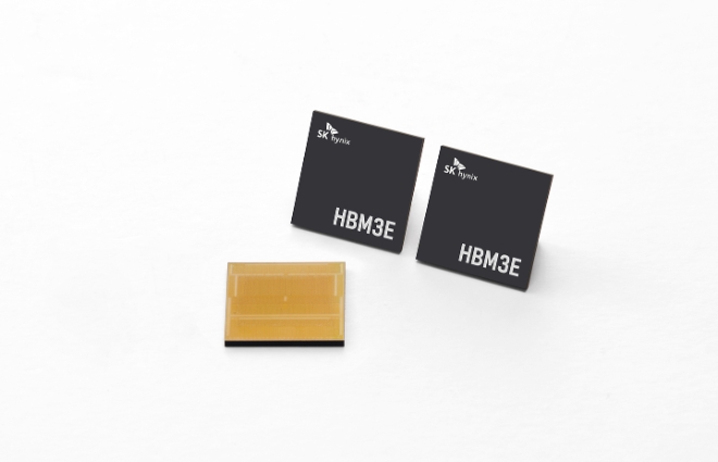 SK하이닉스는 초고성능 AI용 메모리 신제품인 HBM3E를 세계 최초로 양산해 이달 말부터 제품 공급을 시작한다고 19일 밝혔다. 사진은 SK하이닉스의 HBM3E의 모습. (사진 = SK하이닉스 제공)