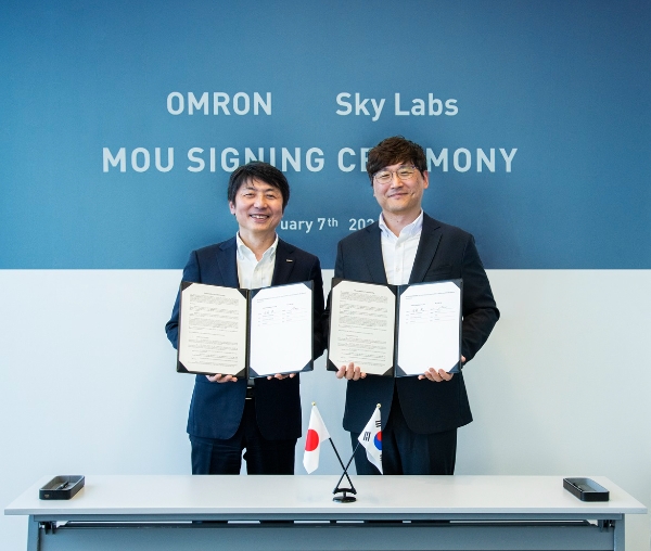 오므론헬스케어 미노루 요시무라 심혈관 사업본부장(왼쪽), 스카이랩스 이병환 대표
