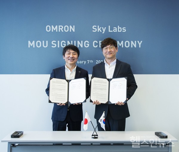 (왼쪽부터)오므론헬스케어미노루요시무라심혈관사업본부장,스카이랩스이병환대표(스카이랩스제공)