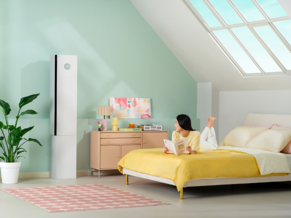 LG전자가 차별화된 인공지능(AI) 기술로 바람의 방향과 세기, 온도까지 컨트롤해 차원이 다른 쾌적함을 선사하는 LG 휘센 뷰 에어컨을 22일 출시했다. 신제품은 슬림하고 미니멀한 디자인으로 어느 공간에나 잘 어울린다. 사진은 인테리어컷. / 사진=LG전자 제공