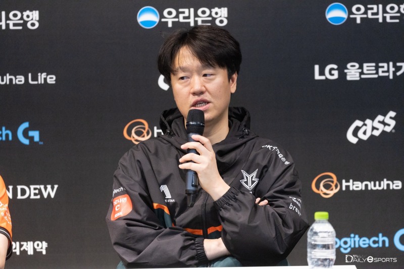 OK저축은행 브리온 최우범 감독.