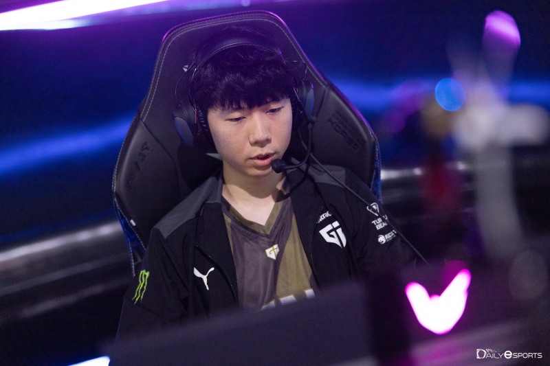 '리헨즈' 손시우.