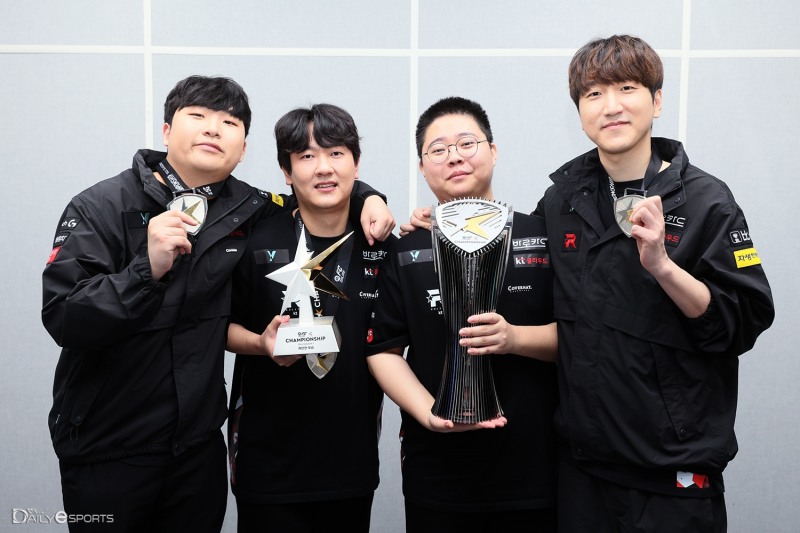 대회 2연패에 성공한 kt 롤스터.