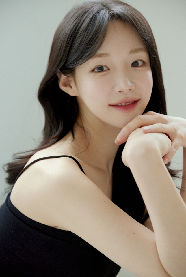 염유리, 비스타컴퍼니와 전속계약 체결…“새로운 시작, 소중한 인연 매우 기쁘다”
