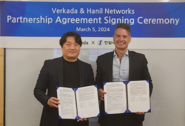한일네트웍스 김종원 전무(왼쪽)과 버카다(Verkada) APAC 부사장 Francois Vazille
