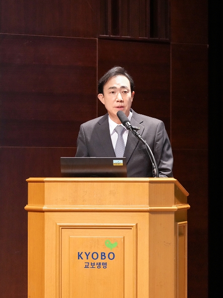 25일 오전 서울 광화문 교보생명 본사에서 열린 취임식에서 조대규 교보생명 신임 대표이사 사장이 취임사를 하고 있다
