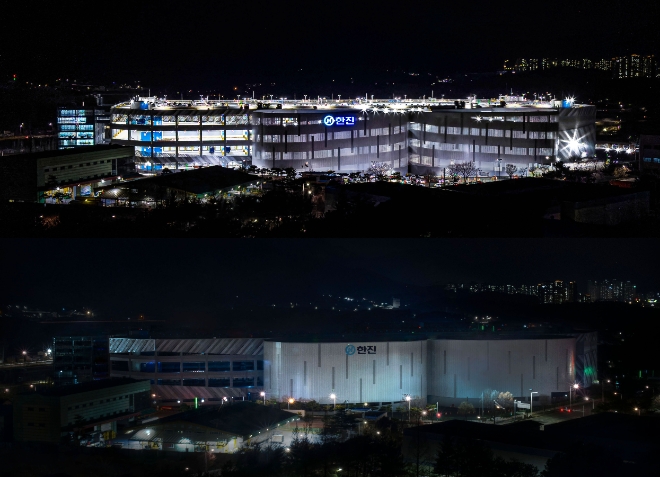 ㈜한진은 지난 23일 WWF(세계자연기금)가 주관하는 ‘2024 어스아워(Earth Hour)’ 캠페인에 동참해, 대전 메가 허브 터미널 등 전국 주요 사업장 및 사무 공간을 전면 소등하는 행사에 참여했다고 25일 밝혔다. 사진은 ㈜한진 대전 메가 허브 터미널 소등 전 모습(위)과 소등 모습(아래). (사진 = ㈜한진 제공)