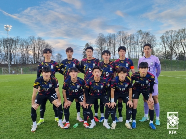 사진=바이에른 뮌헨 U-19 팀과의 경기 선발 출전한 U-17 대표팀 베스트 일레븐의 모습