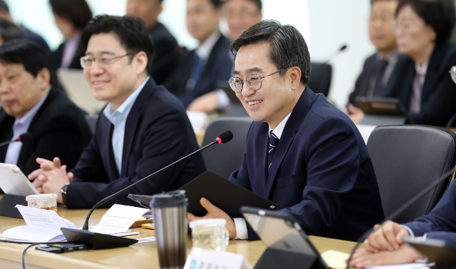 27일 경기도청 4층 율곡홀에서 김동연 경기도지사와 오병권 행정1부지사, 김현곤 경제부지사를 비롯한 실·국장, 공공기관장들이 참석한 가운데 3월 도정열린회의가 개최됐다. / 사진=경기도 제공