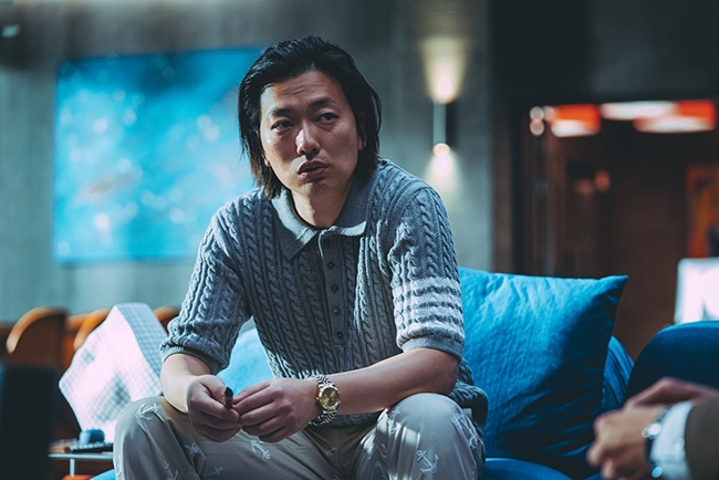 ‘범죄도시4’ 이동휘, 시리즈 최초 두뇌빌런의 탄생…장동철 캐릭터 스틸 공개