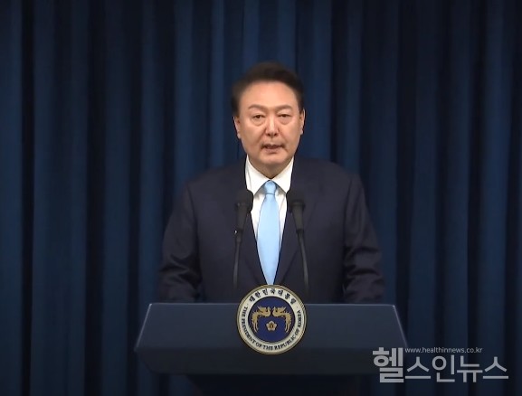 1일오전윤석열대통령이용산대통령실에서진행한'의대증원·의료개혁,국민께드리는말씀'대국민담화를발표하고있다.(출처:KTV)