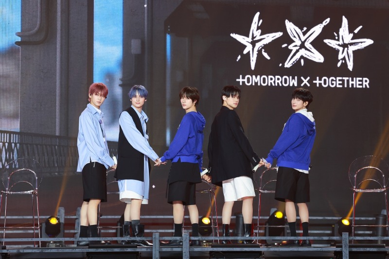TXT, 컴백 쇼케이스서 타이틀곡 ‘Deja Vu’ 포함 신곡 3곡 선봬…“다섯 멤버가 똘똘 뭉쳐 이 갈고 준비한 앨범…행복하게 활동하겠다”