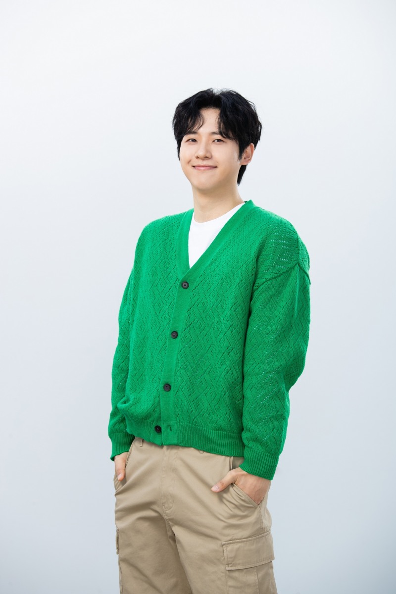 B1A4 신우, 연극 데뷔작 ‘찬란하고 찬란한’ 호평 속 마무리…“성장 계기로 삼을 것”