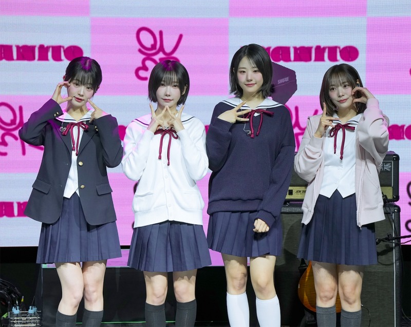 QWER (왼쪽부터) 쵸단, 마젠타, 히나, 시연