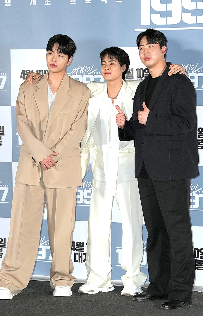 (왼쪽부터)배우 구준회, 조병규, 최희승이 포즈를 취하고 있다