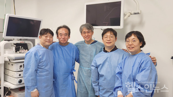 좌측부터세강병원김찬호원장,장튼위튼병원육의곤원장,고베대학병원다카시도요나가교수,세강병원김성호원장,대항병원이은정내시경센터장