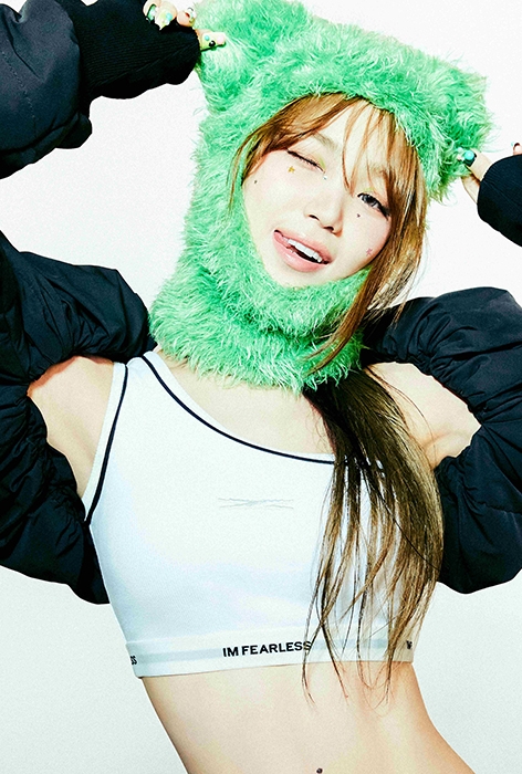 르세라핌 김채원, 데뷔 후 첫 음악 협업…美 싱어송라이터 토리 켈리와 만났다