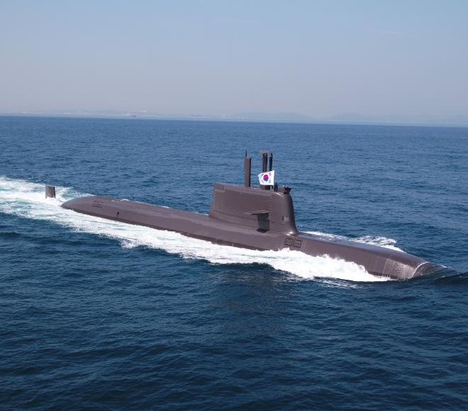 HD현대중공업이 4일 해군에 인도한 3천톤급 잠수함 신채호함의 시운전 모습 / 사진=HD현대중공업 제공