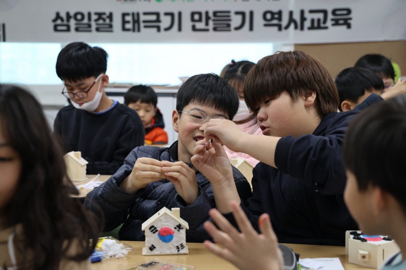 즐겁게 교육에 참여하는 아이들의 모습