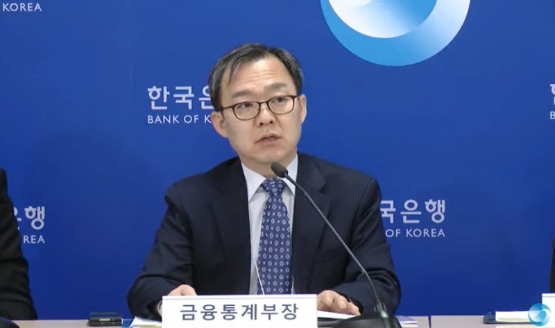 사진= 송재창 금융통계부장이 5일 오전 서울 중구 한국은행에서 2024년 2월 국제수지(잠정)의 주요 특징을 설명하고 있다.