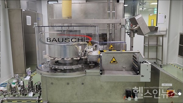 케이메디허브가㈜아이엠지티의초음파감응형약물전달기술에대한국내임상1상용완제의약품(항암주사제)생산에성공했다.사진은의약생산센터주사제생산구역