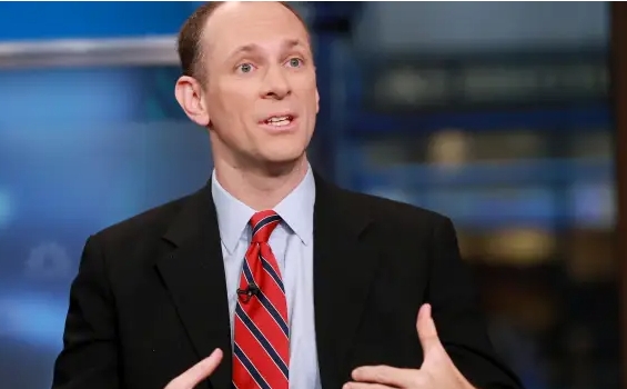 (상보) 연준 굴스비 "제약적 금리 너무 오래 유지하면 실업률 오르기 시작"