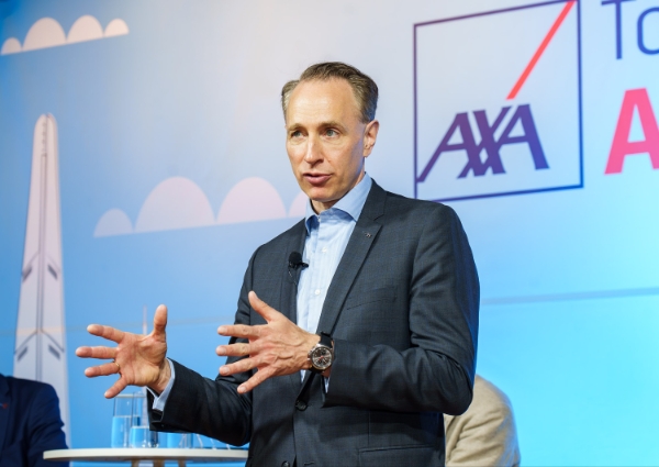 토마스 부벌(Thomas Buberl) AXA그룹 최고경영자(CEO)가 9일 용산구 소재 악사손보 본사에서 열린 타운홀 미팅에서 발표하고 있다