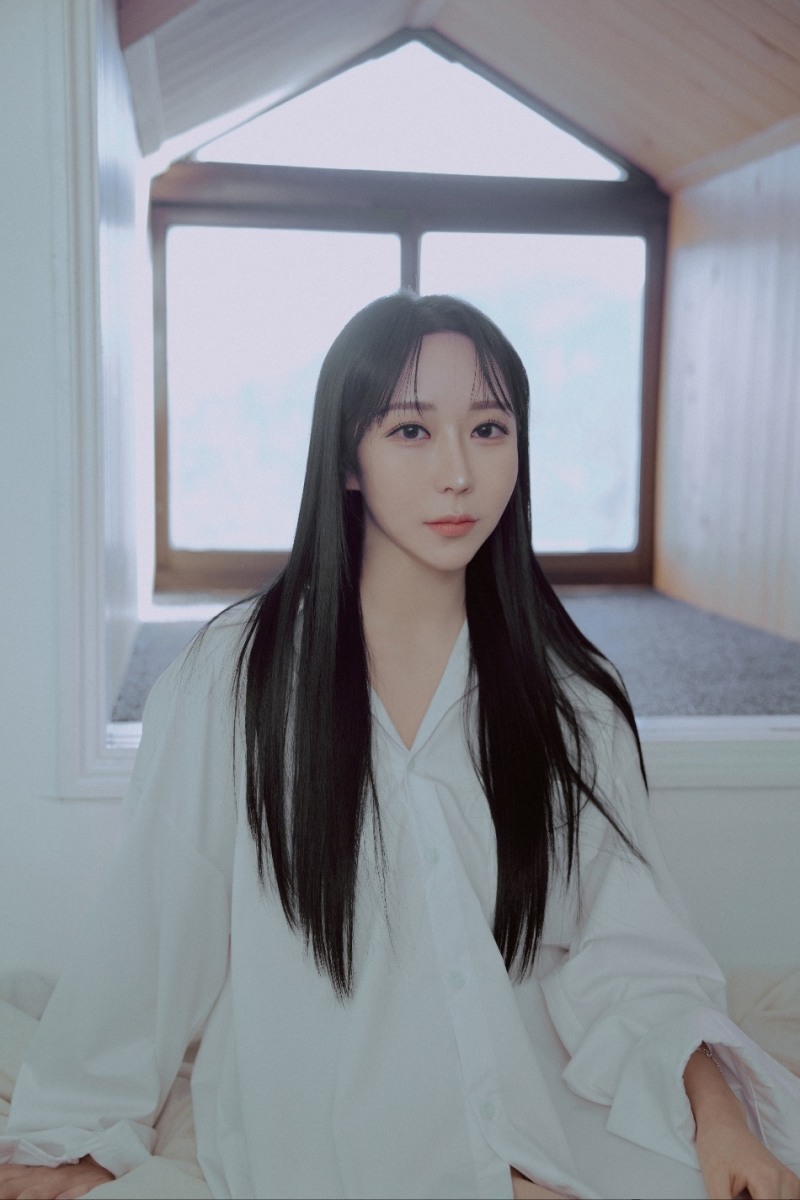 반하나, 레이벡스와 신뢰의 재계약 체결→5월 컴백 예고