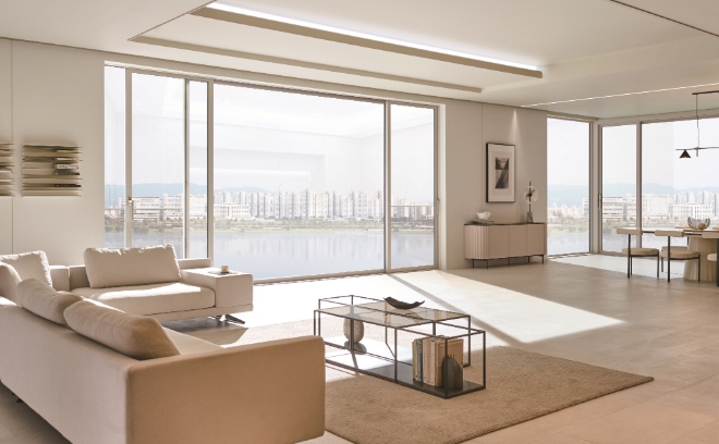 '뷰프레임' 창호가 시공된 거실 공간 /사진=LX하우시스 제공