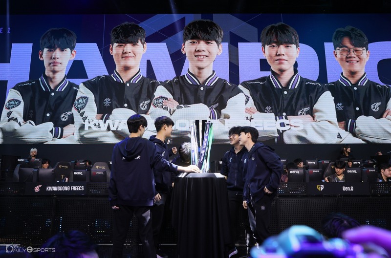 2024 PWS 페이즈1 우승 트로피를 든 광동.