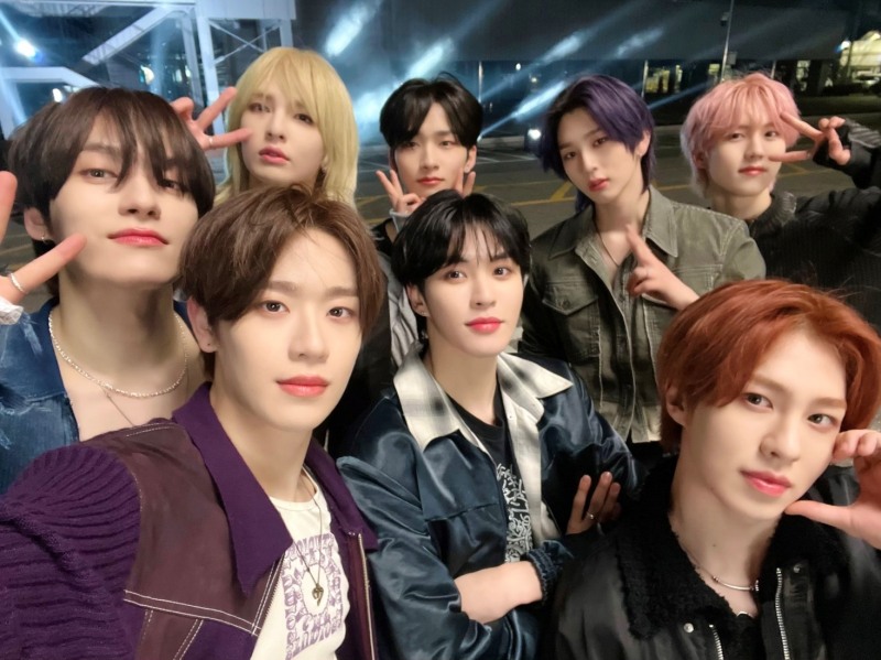 이펙스, 정규 1집으로 2연속 초동 20만 장 돌파…‘청춘에게’ 컴백 활동 상승세 ing