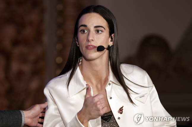 '여자농구 최고 스타' 클라크, WNBA 인디애나 지명.. 화려한 스펙 '평균 28.4점 8.2어시스트 7.1리바운드'