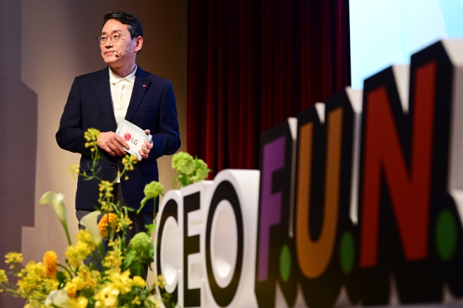 LG전자는 조주완 CEO가 지난 15일 서울 여의도 LG트윈타워에서 ‘CEO F·U·N Talk’을 열고, ‘고성과 조직 전환의 핵심은 리더십’이며 리더십을 위한 행동원칙으로 ‘A.C.E’을 제시했다고 16일 밝혔다. (사진 = LG전자 제공)