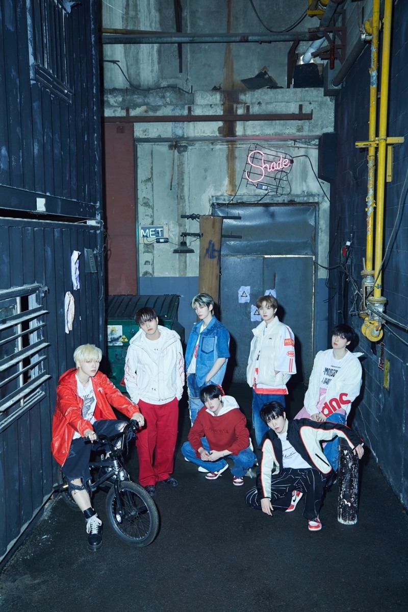 더킹덤, 새 앨범 ‘리얼라이즈’ 프리덤 버전 포토 공개…자유분방 7色 매력