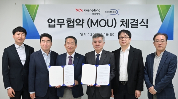 왼쪽부터 광동생활건강 김재운 상무, 엄승섭 대표, 광동제약 최환원 전무, 넥스모스 조강준 공동대표, 심정욱 공동대표, 손상호 부사장