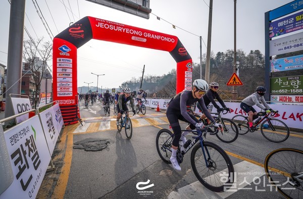 지난4월6일열린‘2024예천저수령그란폰도’를후원한콴첼(제공:HLB제약)