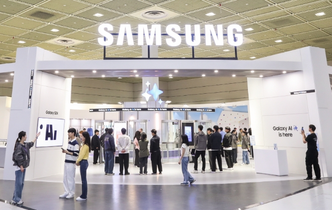 삼성전자는 17일부터 19일까지 서울 삼성동 코엑스에서 진행되는 ‘2024 월드IT 쇼’에 참가해 ‘갤럭시 AI’로 달라진 일상을 선보인다고 밝혔다. 사진은 ‘2024 월드IT 쇼’삼성전자관 전경. (사진 = 삼성전자 제공)