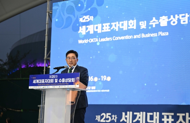 김춘진 사장이 제25차 세계대표자대회 및 수출상담회에서 축사를 진행하고 있다. / 사진=한국농수산식품유통공사 제공
