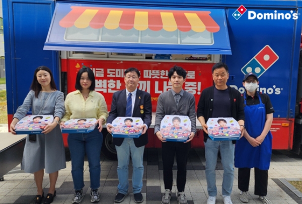 도미노피자, 과학의 날 기념 파티카 통해 피자 전달