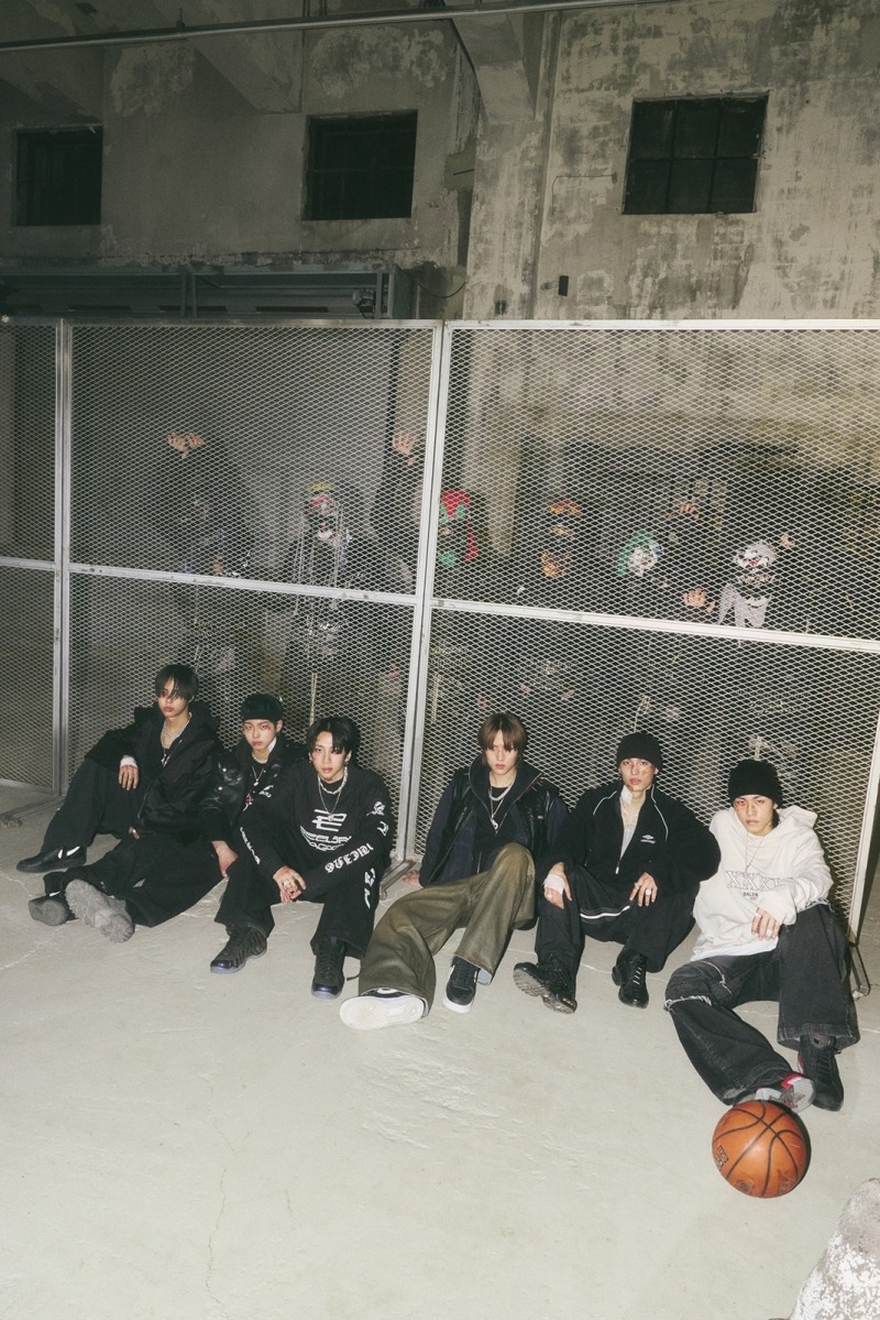 82메이저, 첫 미니앨범 무드 비주얼 2탄 공개…더 힙하고 다크한 매력 발산