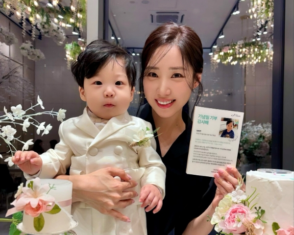 희망친구 기아대책은 방송인 최희로부터 둘째 아들 첫돌 기념 1천만 원의 후원금을 기탁받았다.