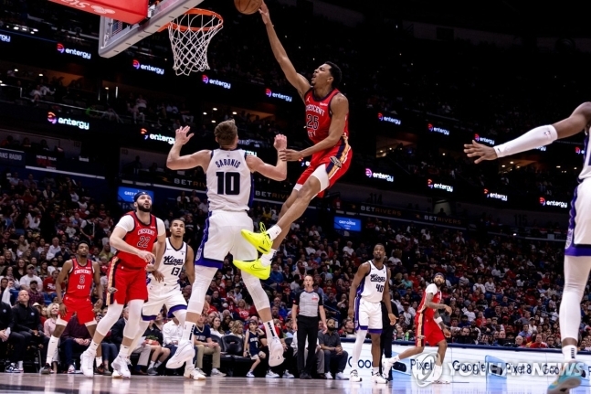 뉴올리언스와 새크라멘토의 경기 모습.