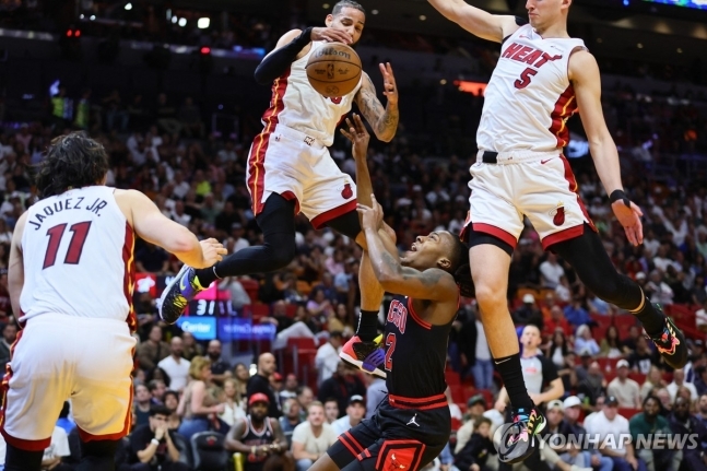 마이애미와 시카고의 경기 모습.