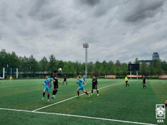 건융FC와 STVFC 간 K5리그 서울권역 4라운드 경기 장면.