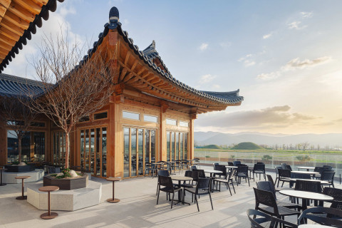 폴 바셋 경주 교동 DT점